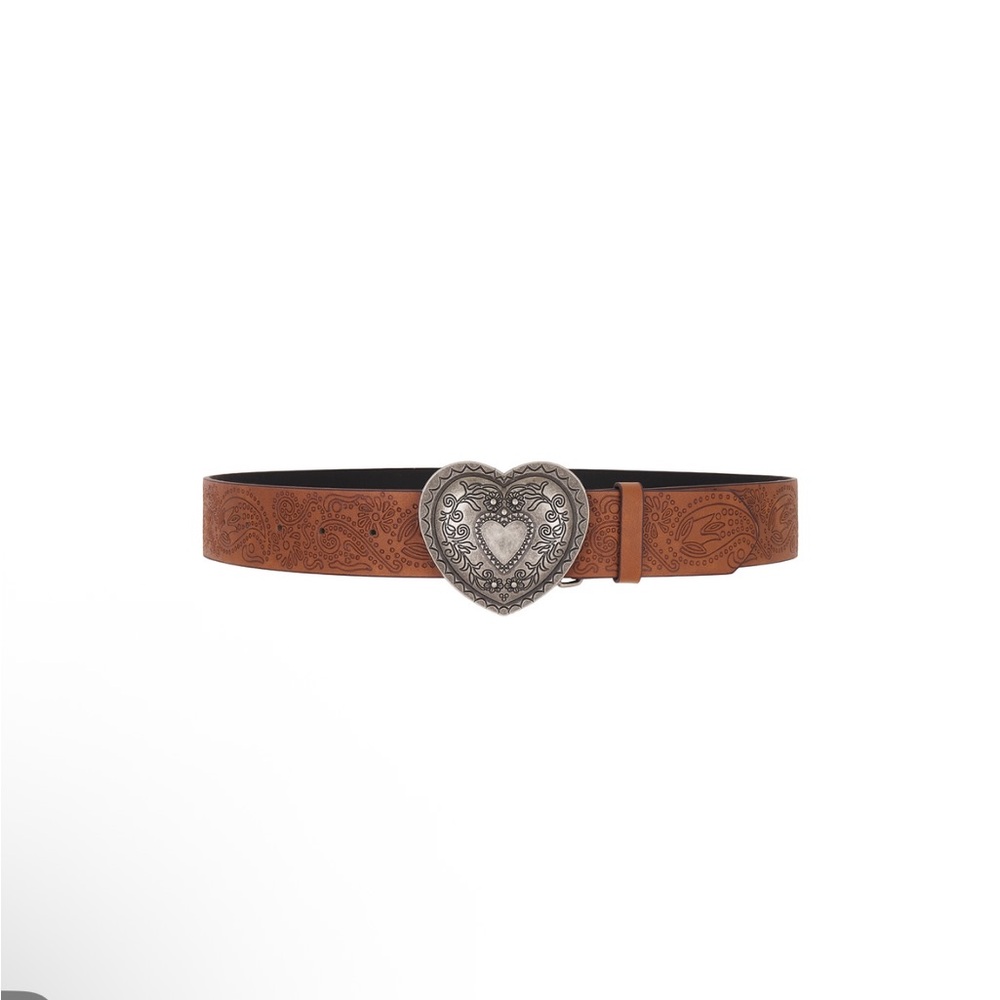Lovers + Friends heart belt